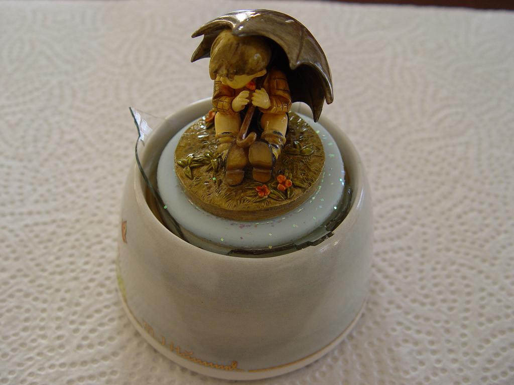 Photo Log: Repair of a Goebel Snow Globe - Schneekugelhaus