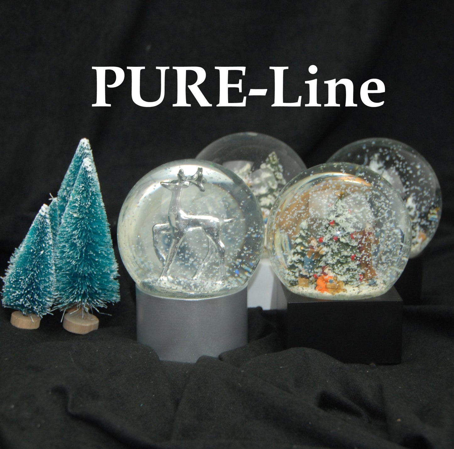 Schneekugel Reh silber auf Sockel weiß eckig "PURE-Line" 10 cm Durchmesser - Schneekugelhaus